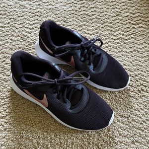 Womens Nike sneakers 7.5
